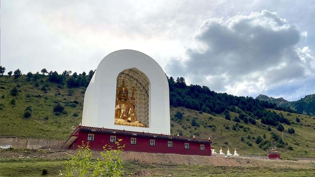 Guru statue at Shechen monastery