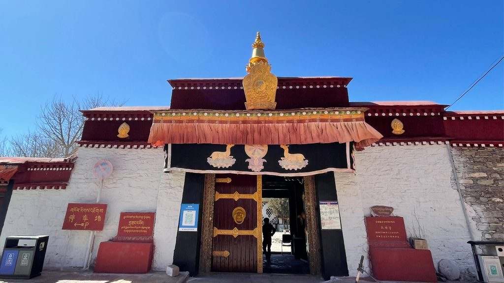 Dratang Monastery entrance